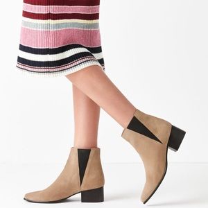 NWOT Urban outfitters suede Chelsea boots